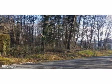 terrain boisé constructible 1 800 m2