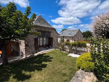2 maisons avec piscine au calme