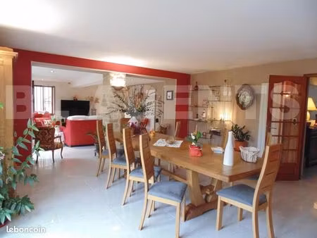 propriété 10 pièces 327 m²