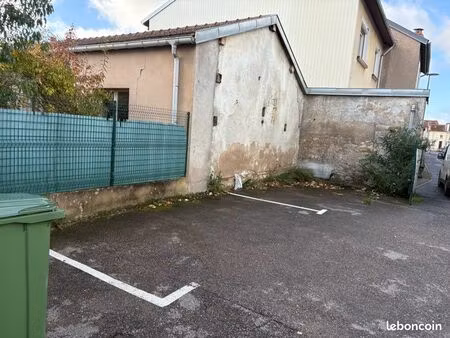 à vendre 2 places de parking sécurisées