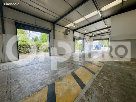 local d'activité 2 380 m²