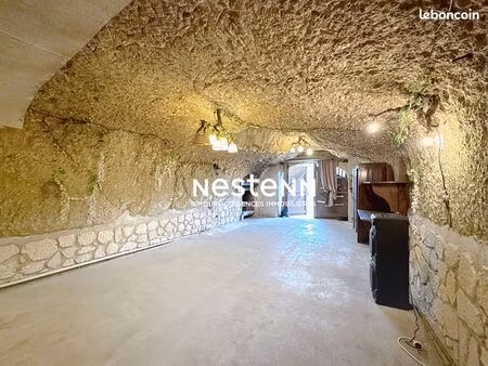 parking/box 2 pièces 70 m²