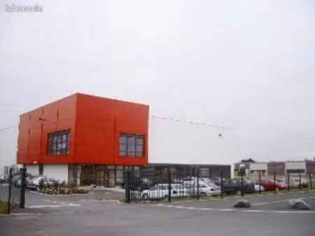 local d'activité 2 000 m²