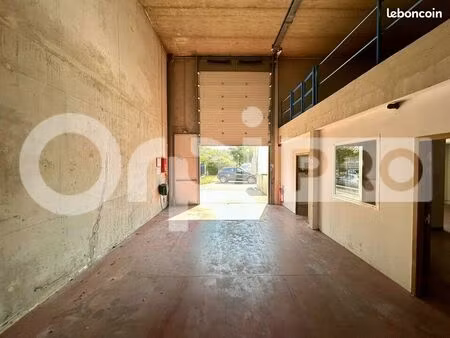 local d'activité 915 m²