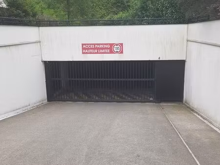 a vendre place de parking en sous-sol