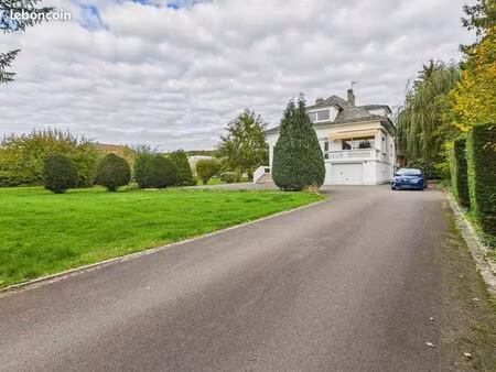 maison individuelle - 9 pièces – 5 chambres – véranda – garage et jardin