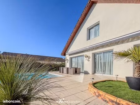 maison 8 pièces 229 m²