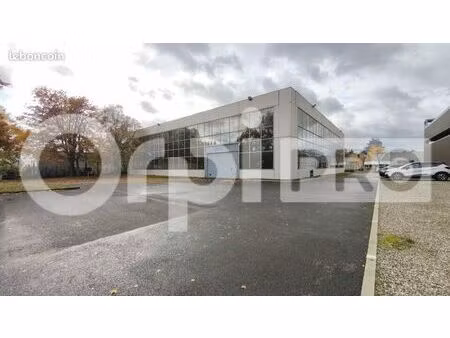 local d'activité 2 112 m²