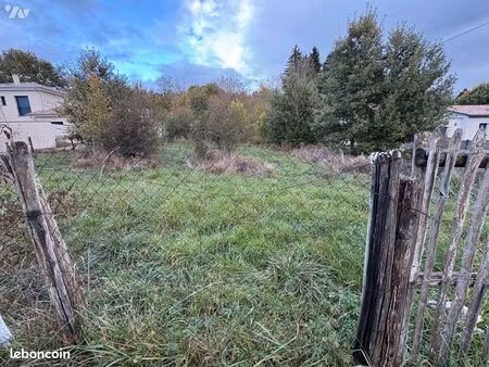 terrain 1678 m² cour et buis