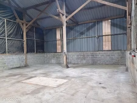 hangar bâtiment stockage ou artisan 120m2