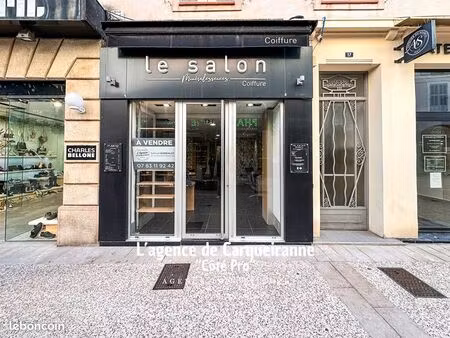 boutique 48 m² hyeres