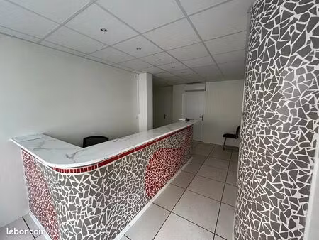 loue local paramédicale