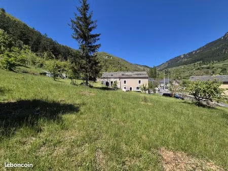 maison 9 pièces 141 m²