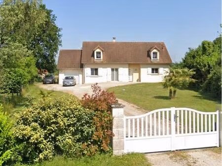 maison familiale avec piscine sur 2500 m² de terrain