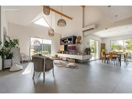 villa 5 pièces 147 m²