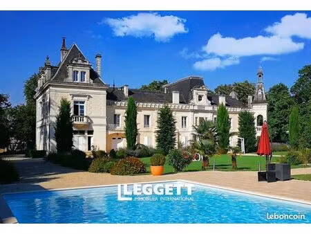 château 24 pièces 1 511 m²