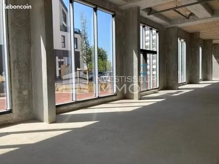 local restaurant 203 m²