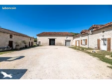 maison 8 pièces 285 m²