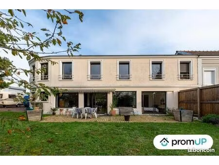 maison 6 pièces 230 m²