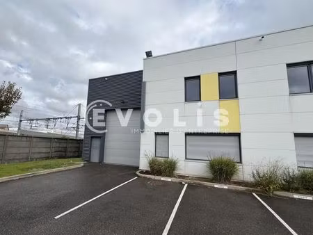 local d'activité 300 m²