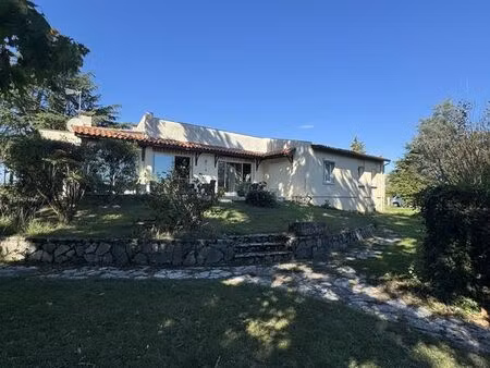 maison 8 pièces 196 m²