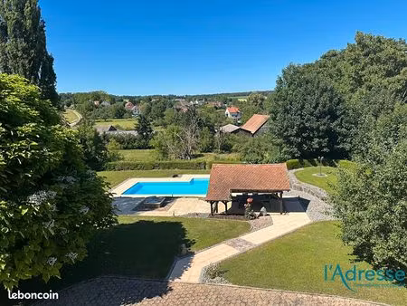 propriété 5 pièces 139 m²
