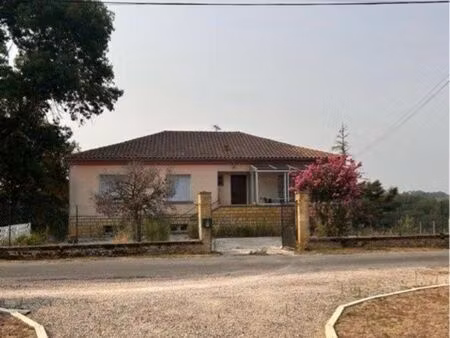 maison traditionnelle de campagne