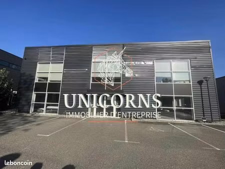 local industriel 1 800 m²