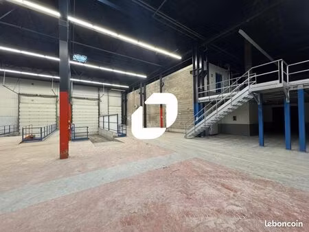local d'activité 2 102 m²