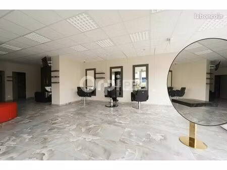 local commercial 151 m²