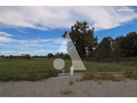 terrain 563 m² borderes sur l echez