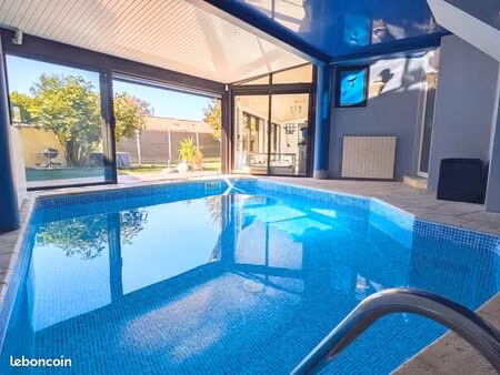 exclusivité – maison familiale 281 m² env. avec piscine intérieure et appartement indépend