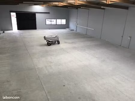 local d'activité 645 m²