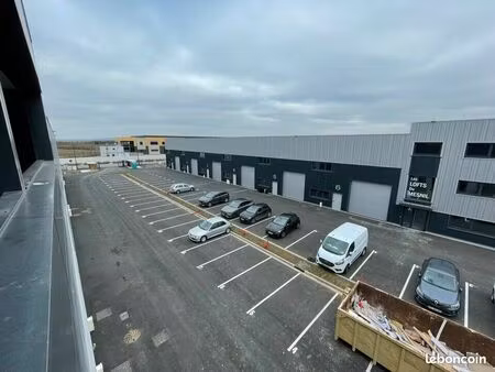 local d'activité 1 579 m²