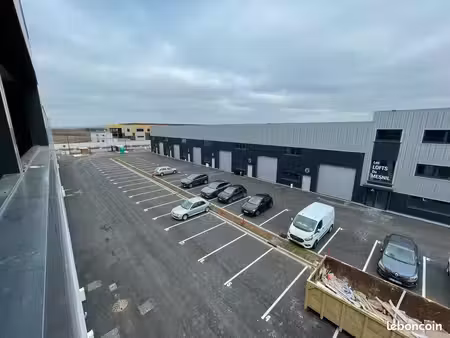 local d'activite 1579 m² le mesnil-amelot