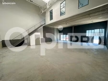 local d'activité 603 m²