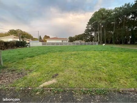 terrain constructible et viabilisé 600m2 libre de constructeur
