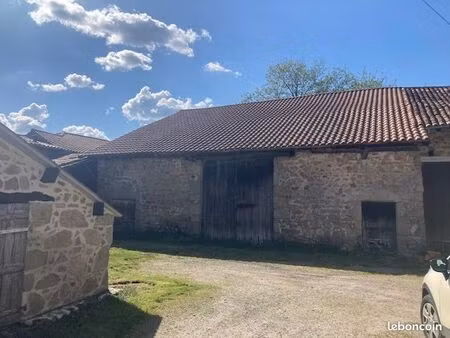 grange de 200m2 et terrain boisé