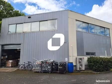 local d'activité 835 m²
