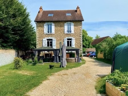 maison familiale 121 m² avec hangar 120 m²  cave 50 m²  nombreuses dépendances et potentie