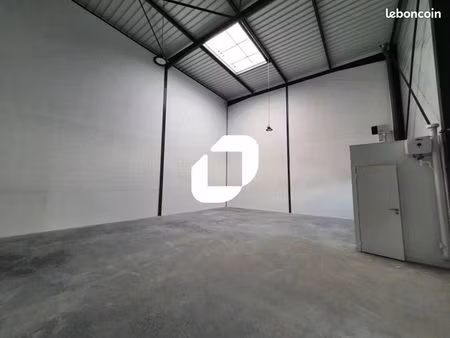 local d'activité 221 m²