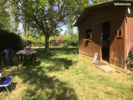 terrain de loisirs au bord de l’eau sur parc fermé - 72 la guierche