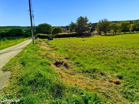 terrain 1 833 m² lussan