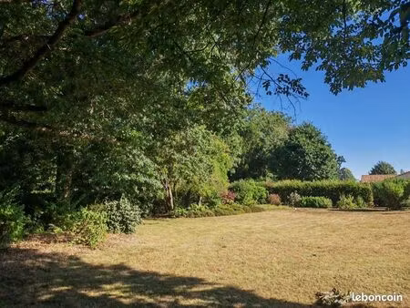 terrain de 872 m2 en plein cœur de bourg