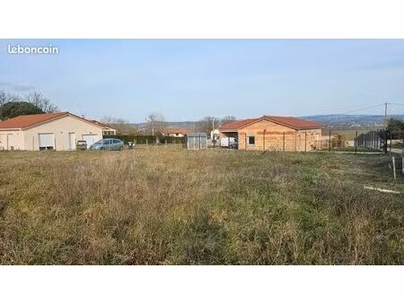 terrain viabilisé 941m²