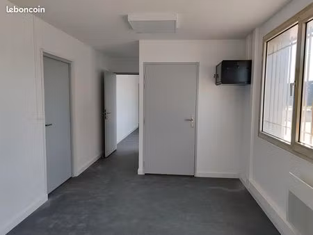 local 695 m² arnage