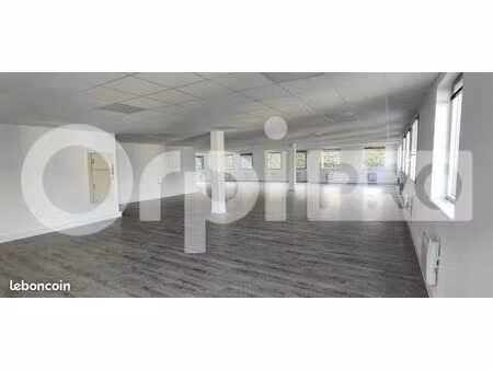 bureau 667 m²