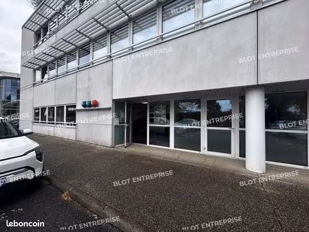 bureaux 91 m²
