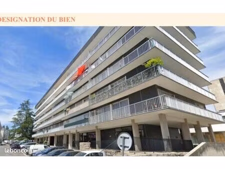 appartement f4 + cave porte blindée + parking couvert et surveiller sous commissariat appa