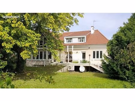 maison 10 pièces 245 m²